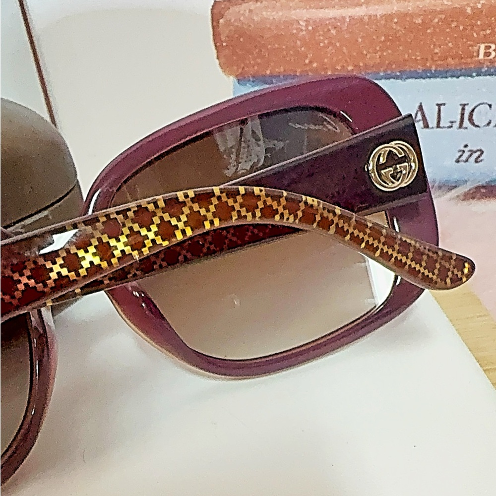 Gucci Tortoiseshell Sunglasses + case - image 3